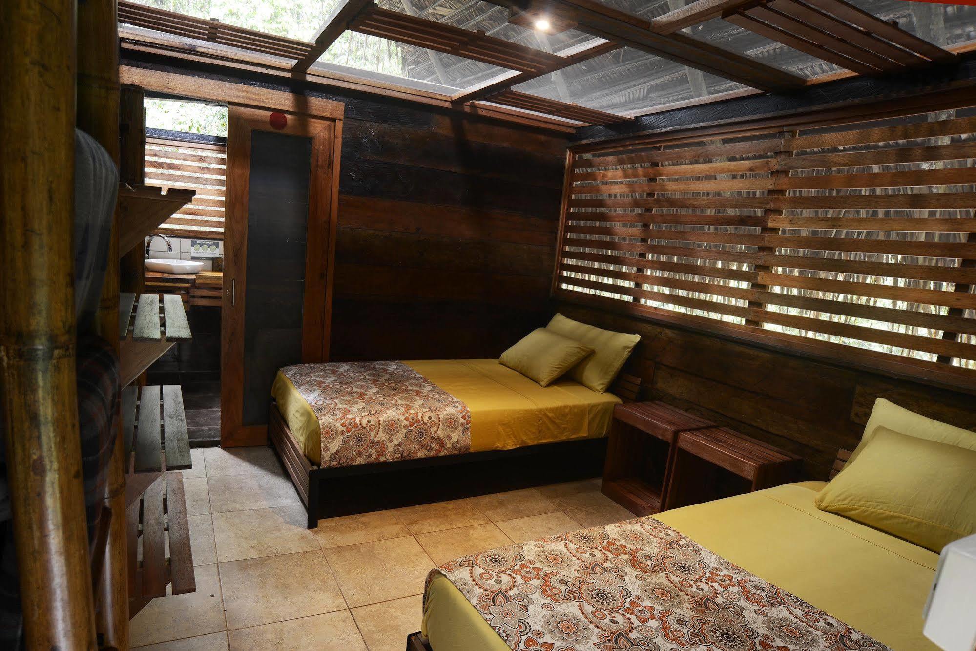 Jamu LodgePuerto Montufar エクステリア 写真