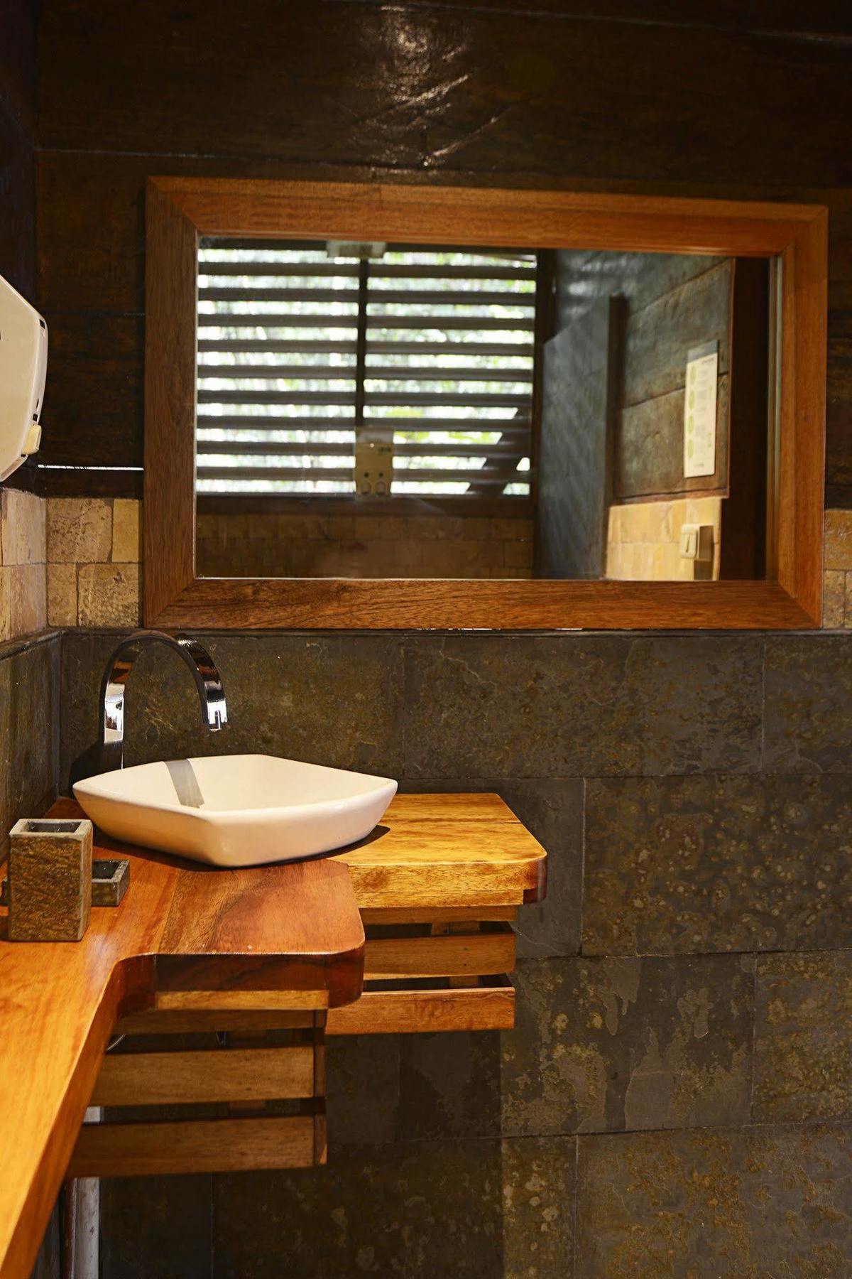 Jamu LodgePuerto Montufar エクステリア 写真
